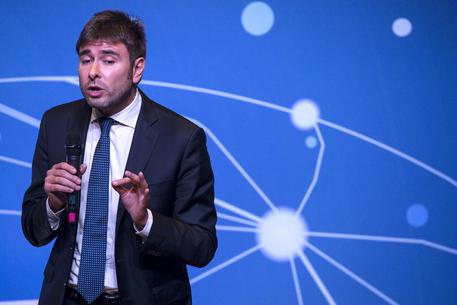 + M5s: Di Battista,costretto Salvini a votare il reddito +
