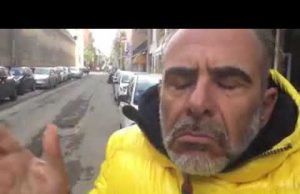 Sassari, video denuncia silenzioso dei cittadini per le buche in via Cavour