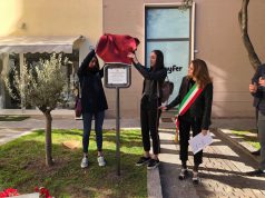 Foibe Oristano, un ulivo e una targa per ricordare le vittime della tragedia