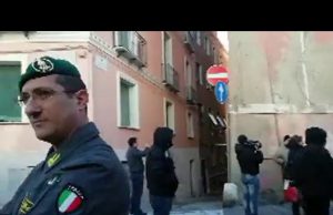 Visita di Conte a Cagliari, pastori e operai in piazza per protesta