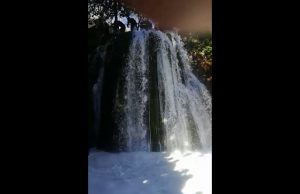 Sadali, la cascata di San Valentino diventa bianca nella giornata pro pastori