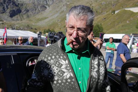 Bossi ricoverato a Varese con l'elisoccorso