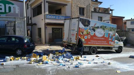 Latte, assalto a camion frigo