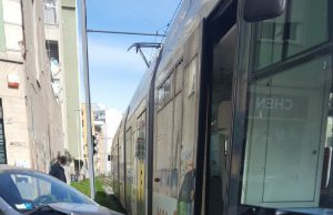 Cagliari, auto contro metropolitana. Chiusa al traffico via Puccini: ferita una donna