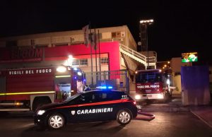 Cagliari, paura nella notte: in fiamme sala da biliardo