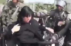 Diritti umani negati in Israele, ecco come i soldati arrestano una donna
