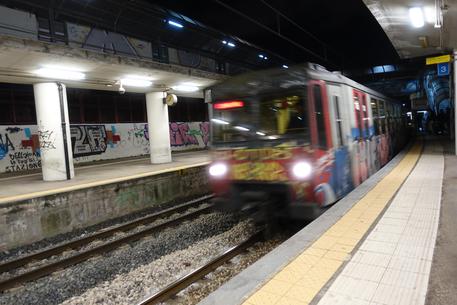 Donna violentata in ascensore stazione Circumvesuviana
