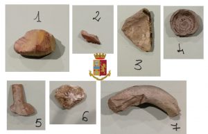 Cagliari, ruba reperti archeologici: denunciata una donna