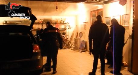 Blitz Cc in campi nomadi a Piacenza, 34 arresti per furti
