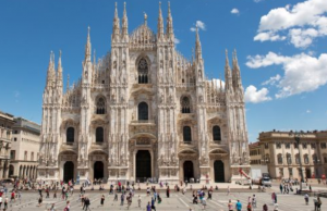 Allarme bomba a Milano: paura in Duomo