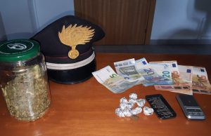 Calasetta, sorpresi con hashish e marijuana in casa: arrestati due fratelli di Sant’Antioco