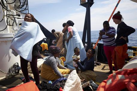 >>>ANSA/ NUOVO CASO MIGRANTI, LA NAVE DI SEA EYE VERSO LAMPEDUSA