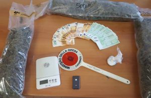 Sardara: sorpresa con 1,2 kg di marijuana in valigia, cocaina e hashish in casa. Arrestata