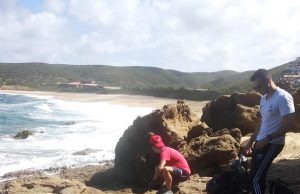 Spiagge pulite, i Bagnini Costa Verde e volontari raccolgono oltre una tonnellata di rifiuti a Portu Maga