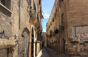 Cagliari, via La Marmora: spostati nelle vie adiacenti i cassonetti dei rifiuti