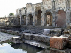 Detersivo nelle terme, protesta turisti in Sardegna
