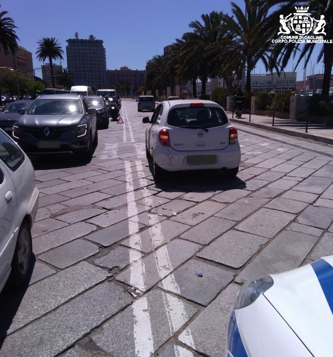 F04C10FF-F911-4772-A6CB-5DF5B1B41243