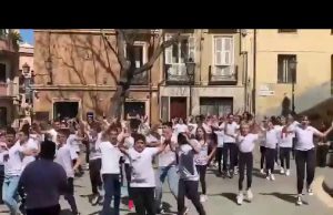 Monumenti aperti, flash mob degli studenti della scuola Manno