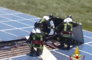 Ortacesus, in fiamme tetto fotovoltaico della palestra: intervento dei vigili