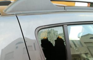 Cagliari, ladri e vandali: spaccati i finestrini delle auto parcheggiate