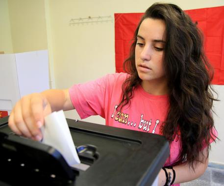 Albanians vote in Parliamentary Elections