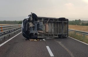 Furgone si ribalta sulla SS 130, strada chiusa: chilometri di coda in direzione Cagliari