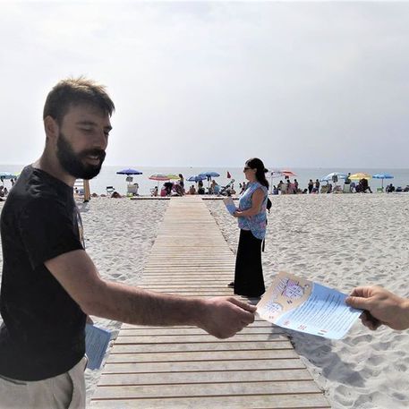 Liberu, campagna sensibilizzazione contro furti sabbia a pulizia spiagge, Lassami Neta