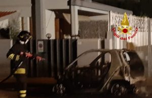 Quartu, distrutte dalle fiamme due auto