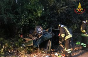 Scontro all’alba tra automobile e motocarrozzetta: un ferito