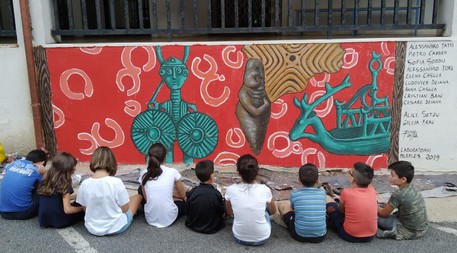 Murales a Teti realizzato dai bambini