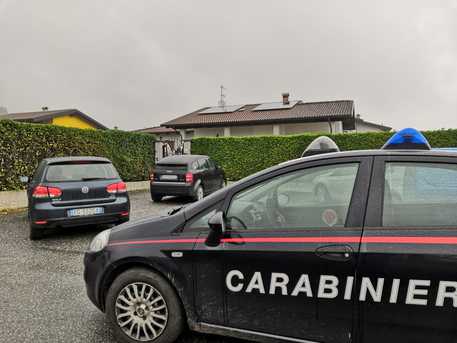 Resta impigliata al cancello di casa, morta 18enne