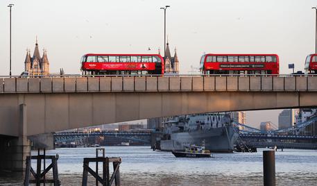 TERRORE A LONDON BRIDGE, UN MORTO E QUATTRO FERITI