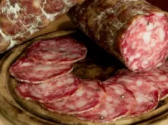 Allerta alimentare, ritirato dal mercato un lotto di salame: rischio salmonella