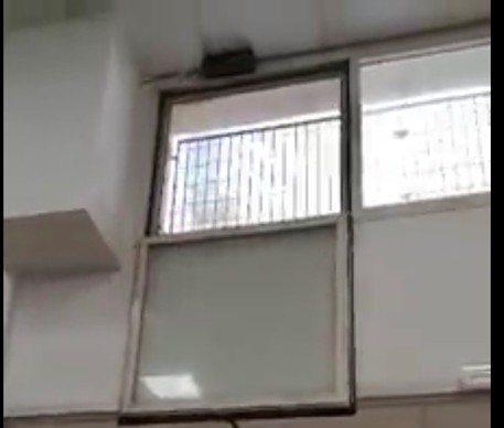 Cagliari, finestra divelta dal vento in mensa universitaria