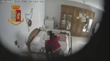 Badante picchia e insulta anziana ultranovantenne a Ostuni, arrestata