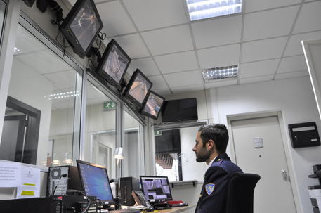 Polizia stradale al traforo del Monte Bianco (Aosta)