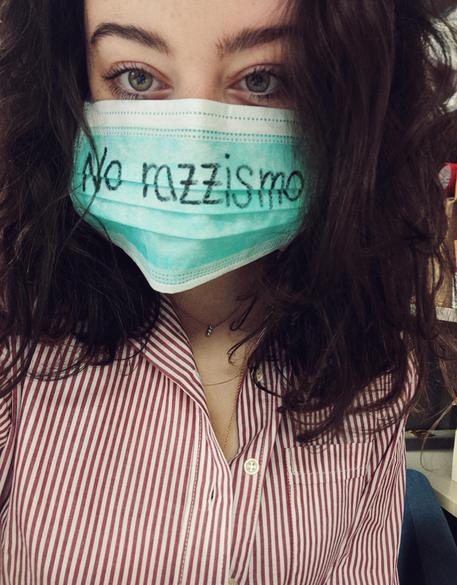RETE STUDENTI E UDU - FOTO studenti in mascherina contro il contagio del razzismo!