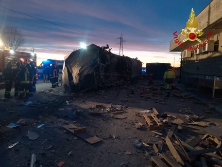 ade43cfdf5f5d78ecd430b0e8f7495b8