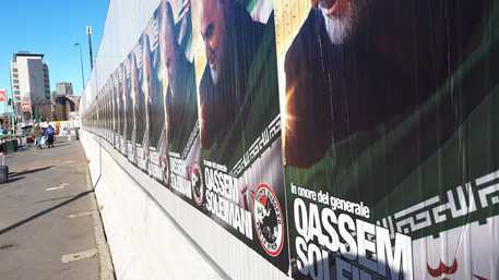 A Milano via tappezzata di manifesti 'in onore di Soleimani'