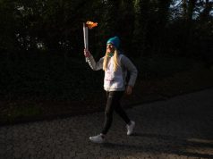 Fiamma olimpica accesa senza spettatori