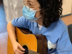 ‘Via del Covid’, la canzone della dottoressa oristanese che spopola sul web