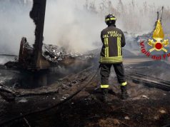Terralba, fiamme in un cannetto: intervento dei vigili del fuoco