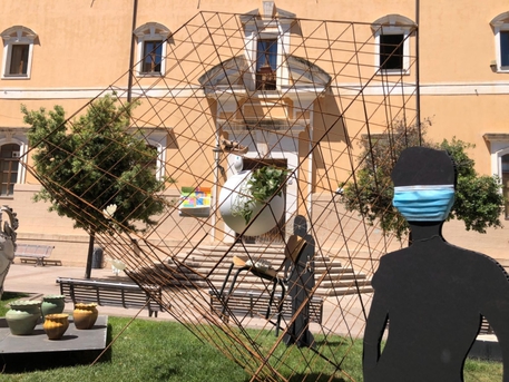 ea78c9703f08b1ddb917ccdc79e5f0dc-1