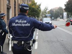 Monserrato, circolo chiuso dai vigili urbani: il titolare pubblica il video in diretta