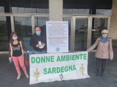 Cagliari, sit in davanti alla Regione: “Test insufficienti per l’individuazione degli asintomatici”