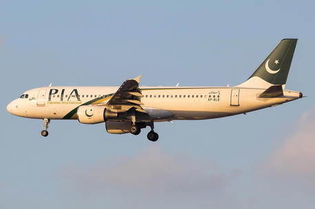 PIA Airbus A-320 crashed in Karachi