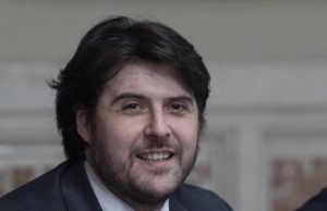 Buffagni: “Passaporto sanitario? Alcuni governatori usino di più il cervello”