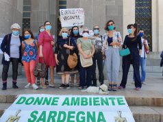 Eurallumina, manifestanti sotto il Tribunale: “Una vergogna giudiziaria ormai lunga 10 anni”