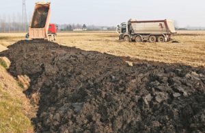 Fanghi smaltiti a Magomadas, contestatori: “Gip valuti il sequestro della discarica”