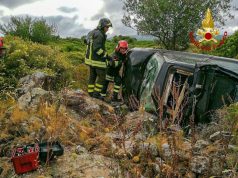 Auto si ribalta sulla SS 292: estratto dalle lamiere è in gravi condizioni